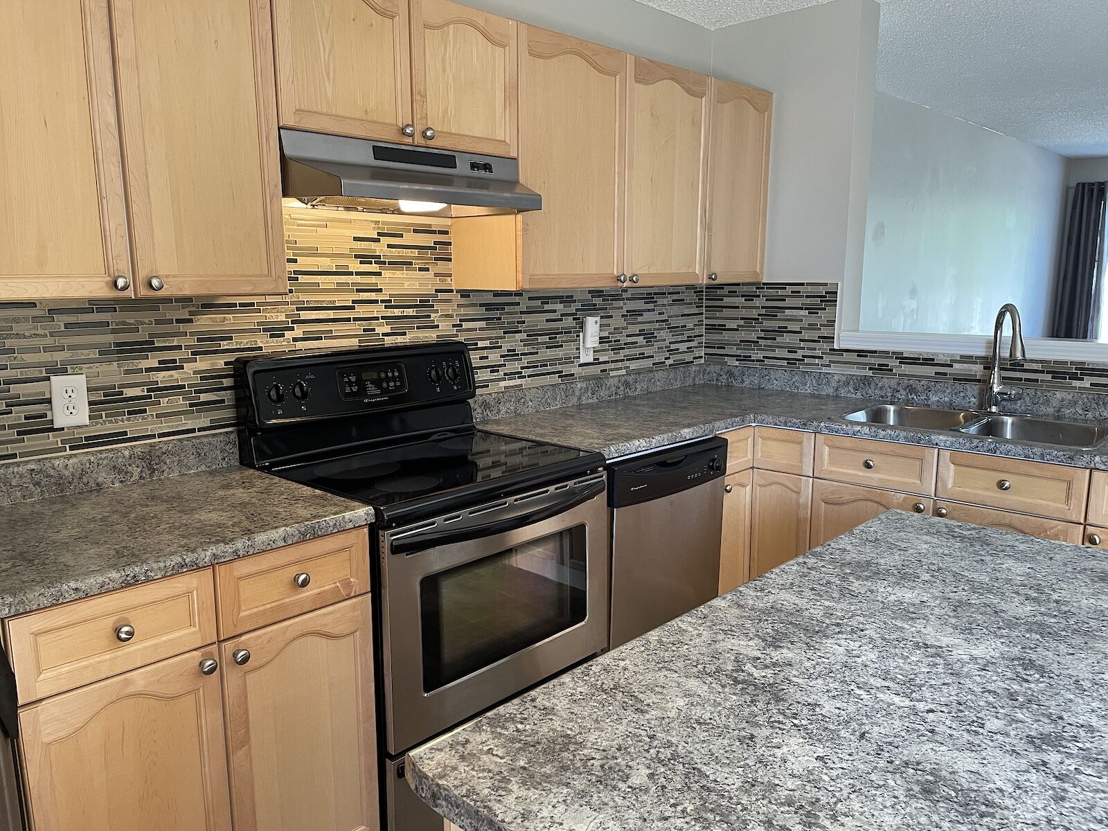 Edmonton 2 bedrooms Townhouse for rent. Property photo: 645242-1