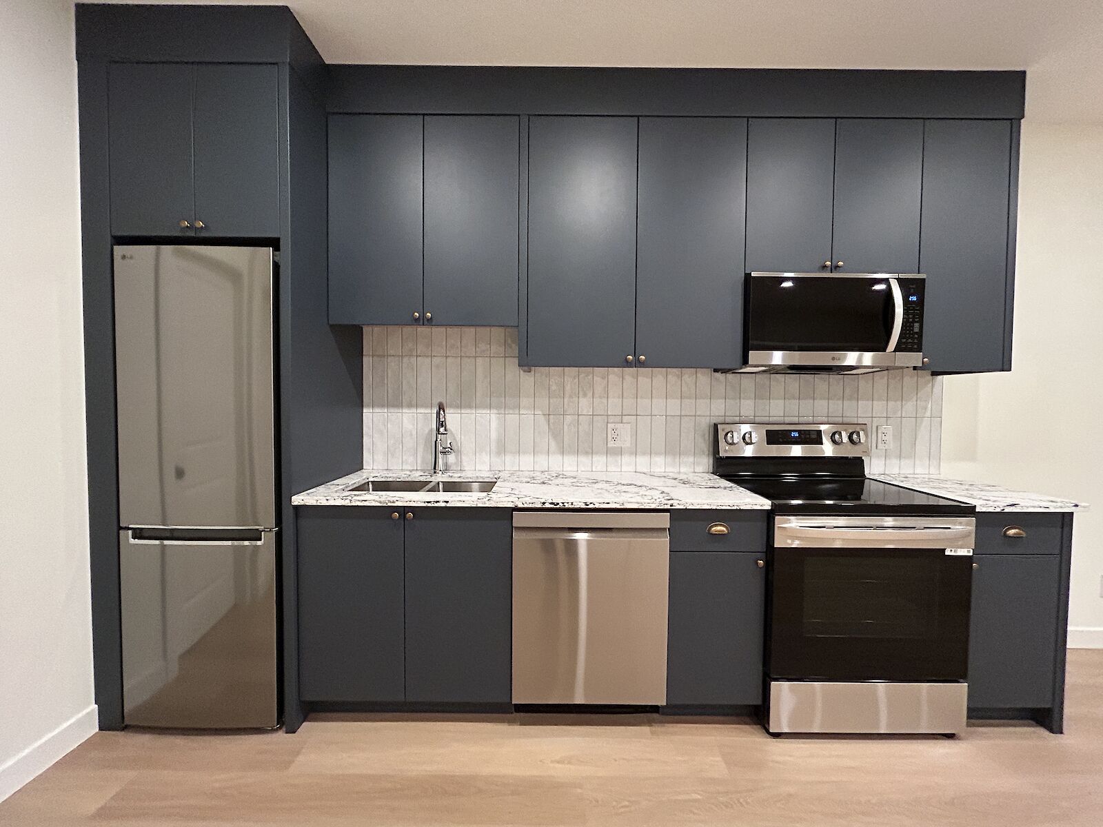Calgary 2 bedrooms Basement for rent. Property photo: 645244-1