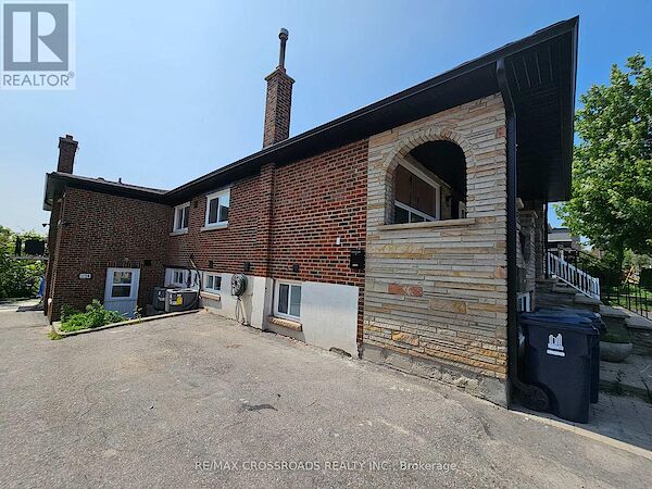 Toronto 3 bedrooms House for rent. Property photo: 645280-3