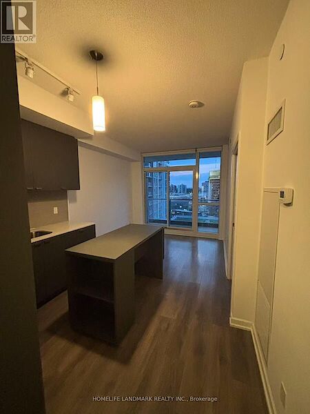 Toronto 2 bedrooms Apartment for rent. Property photo: 645300-2