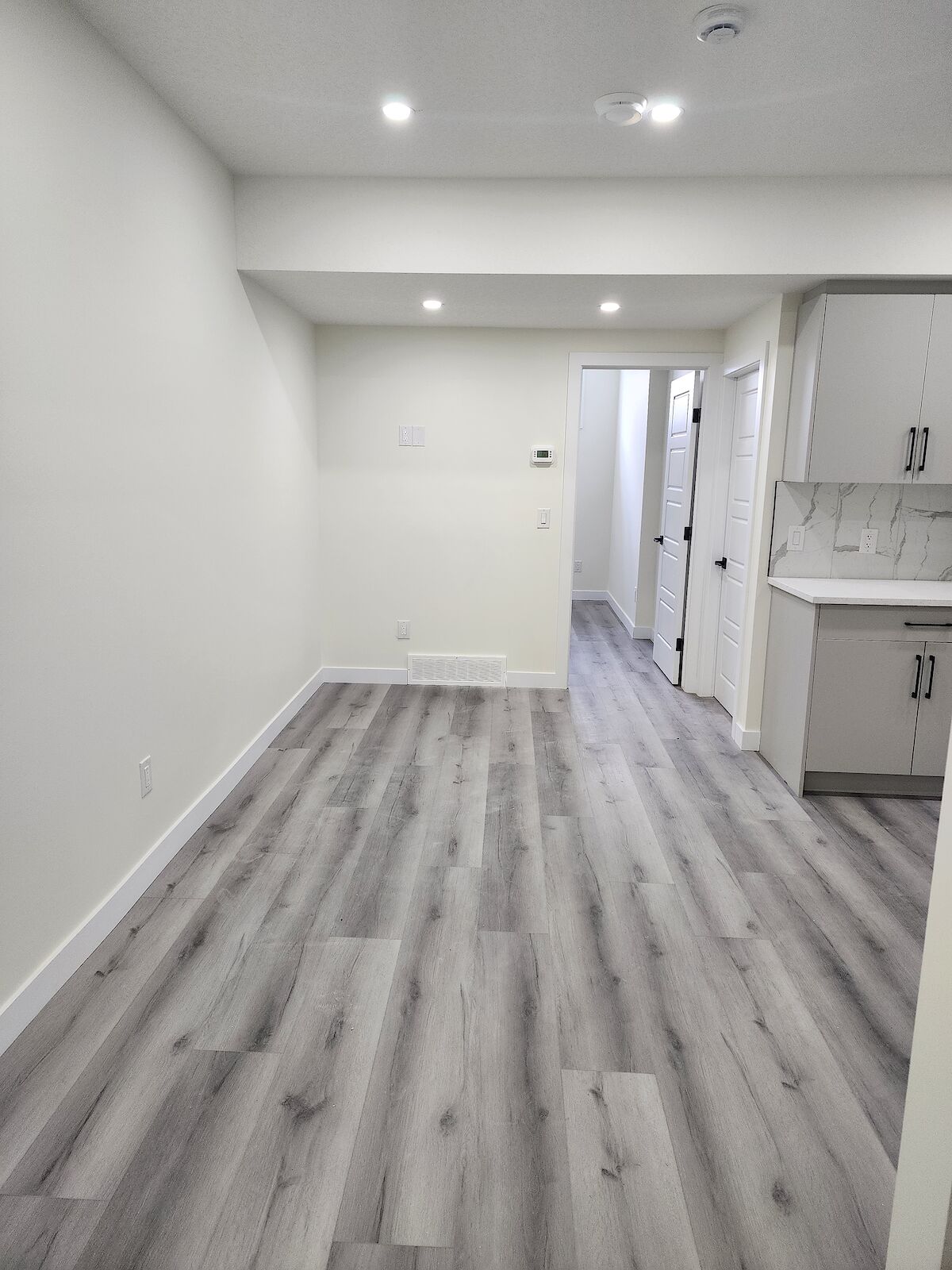 Calgary 2 bedrooms Basement for rent. Property photo: 645375-1