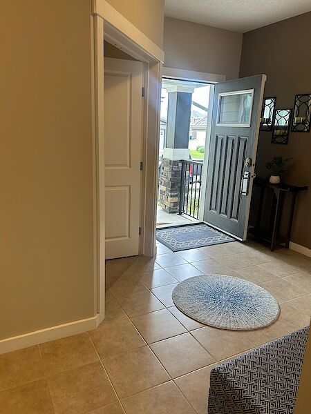 Calgary 3 + Den bedrooms House for rent. Property photo: 645419-3