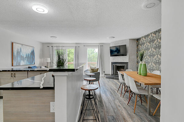Calgary 3 + Den bedrooms Duplex for rent. Property photo: 645439-3