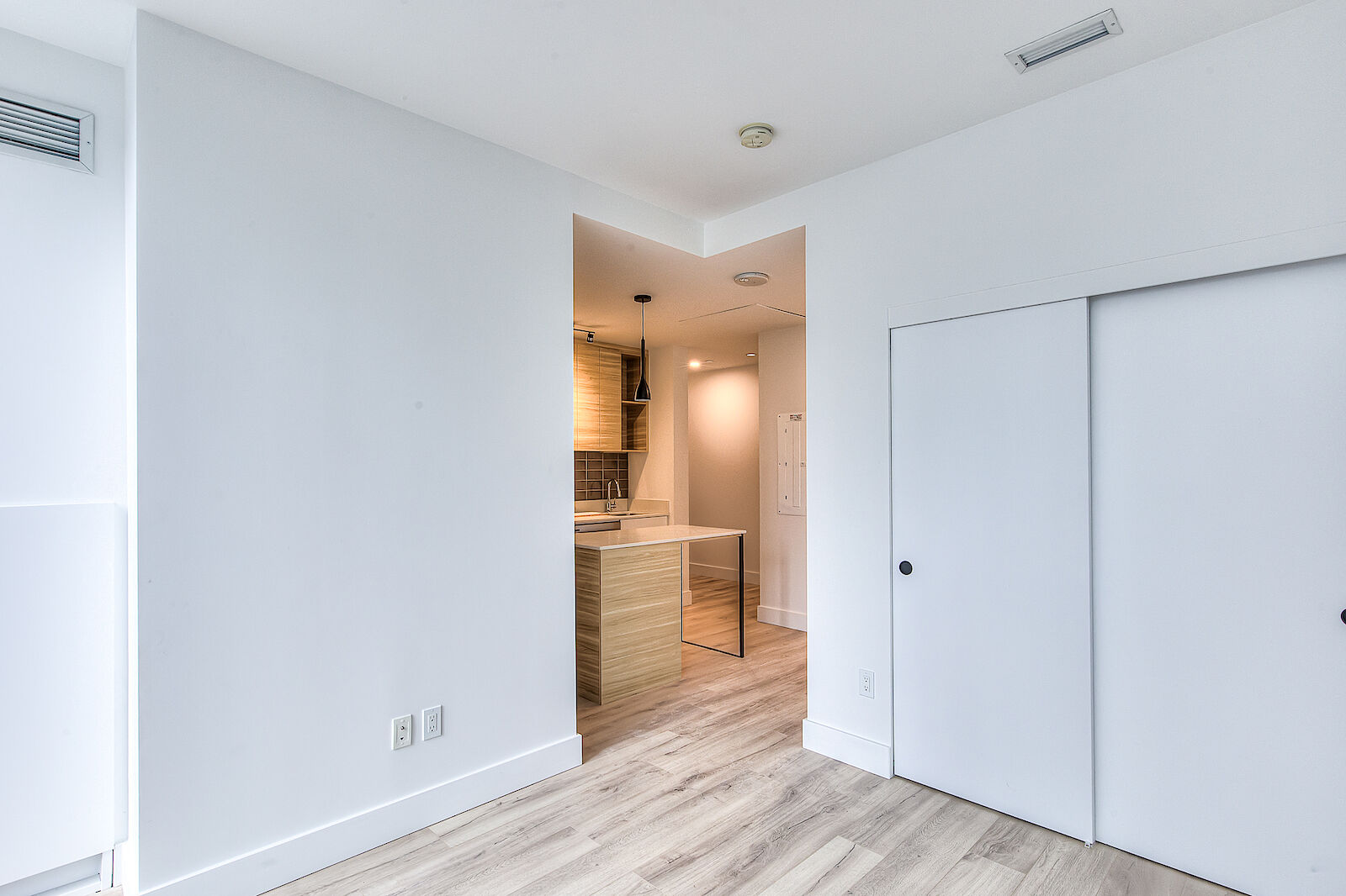 Ville-Marie bachelor bedrooms Apartment for rent. Property photo: 645486-1