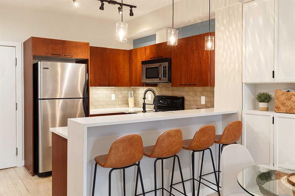 Calgary 1 bedroom Condo Unit for rent. Property photo: 645554-1