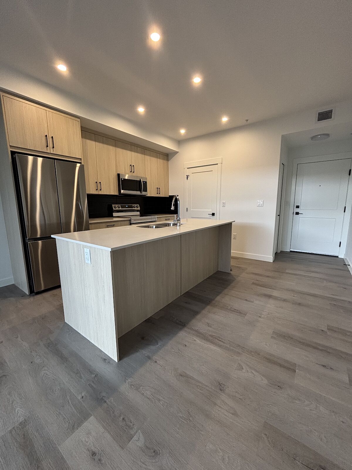 Calgary 2 bedrooms Condo Unit for rent. Property photo: 645555-1