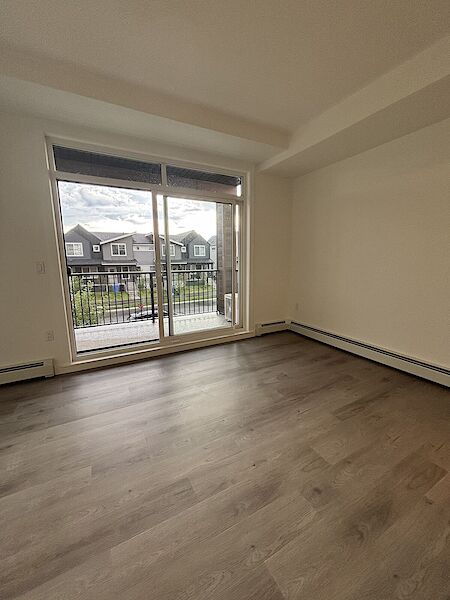 Calgary 2 bedrooms Condo Unit for rent. Property photo: 645555-2