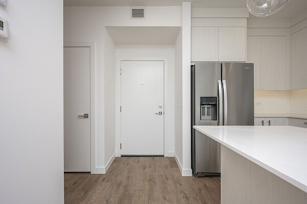 Chestermere 2 + Den bedrooms Condo Unit for rent. Property photo: 645566-2