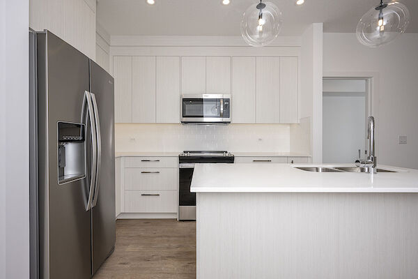 Chestermere 2 + Den bedrooms Condo Unit for rent. Property photo: 645566-3