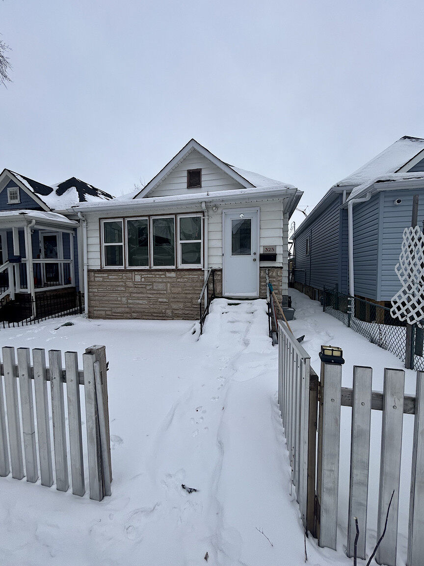 Winnipeg 3 bedrooms House for rent. Property photo: 645579-1