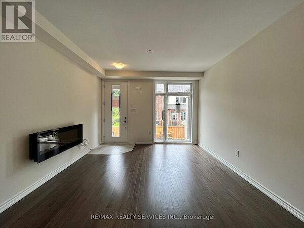 Brampton 3 bedrooms Townhouse for rent. Property photo: 645646-3