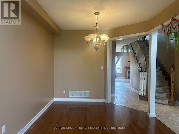 Brampton 4 bedrooms House for rent. Property photo: 645651-2