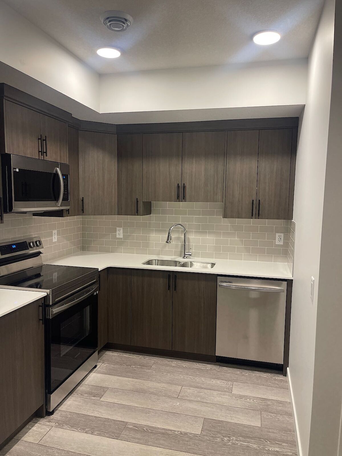 Calgary 2 bedrooms Basement for rent. Property photo: 645659-1
