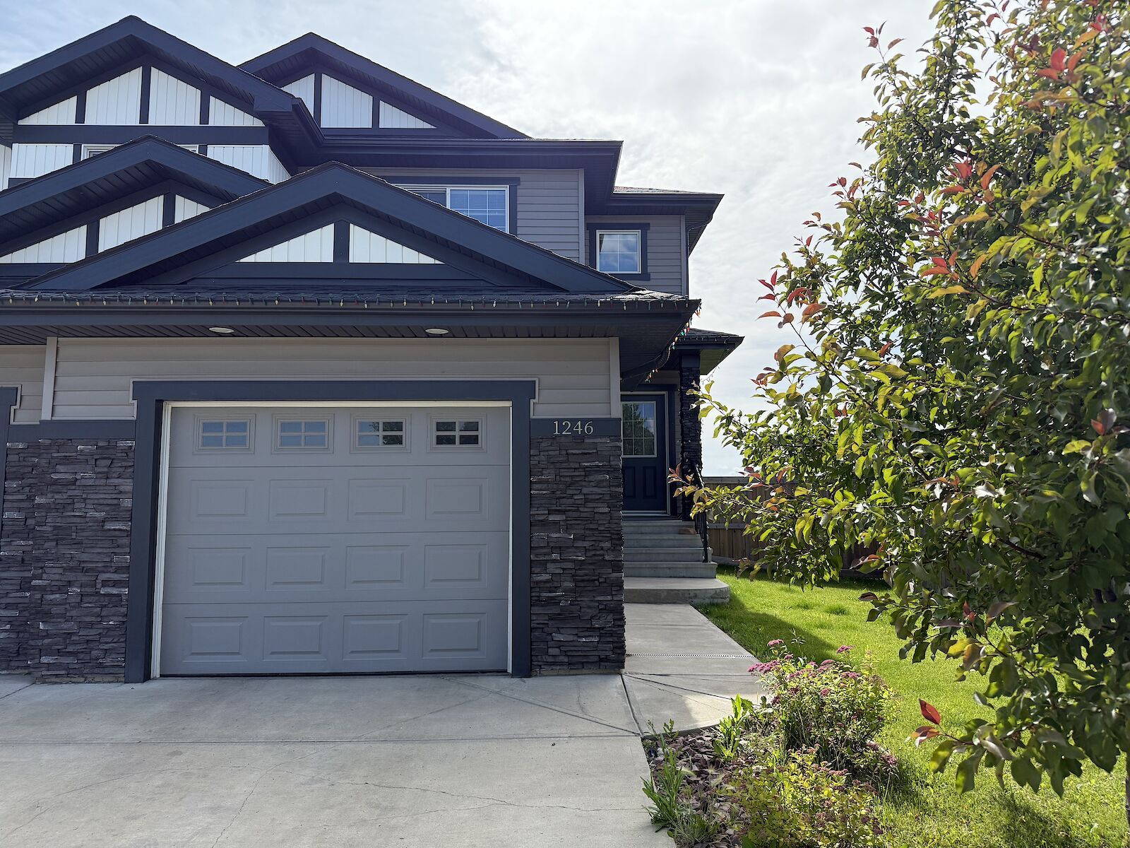 Edmonton 3 bedrooms Duplex for rent. Property photo: 645664-1