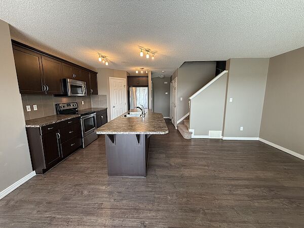 Edmonton 3 bedrooms Duplex for rent. Property photo: 645664-3