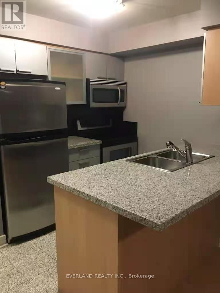 Toronto 2 bedrooms Apartment for rent. Property photo: 645733-1
