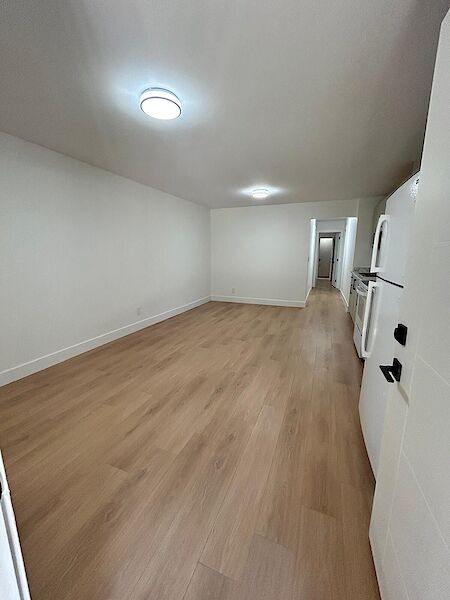 Surrey 2 bedrooms Basement for rent. Property photo: 645991-2