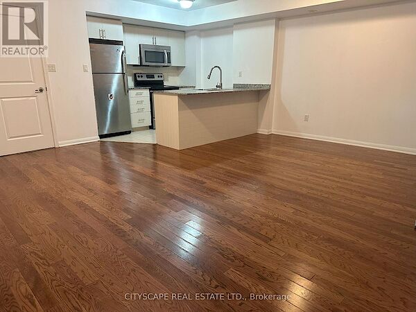 Toronto 3 bedrooms Townhouse for rent. Property photo: 646018-3