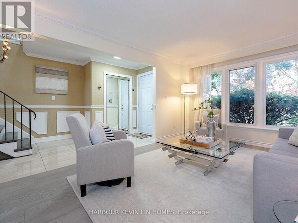 Toronto 5 bedrooms House for rent. Property photo: 646036-3