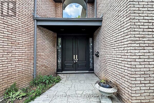 Toronto 6 bedrooms House for rent. Property photo: 646045-3