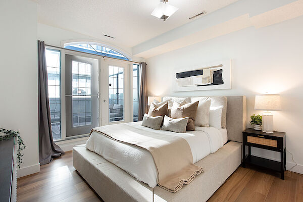 Master+Bedroom+with+Private+Balcony+and+Linens Calgary 2 bedrooms Loft for rent. Property photo: 646104-3