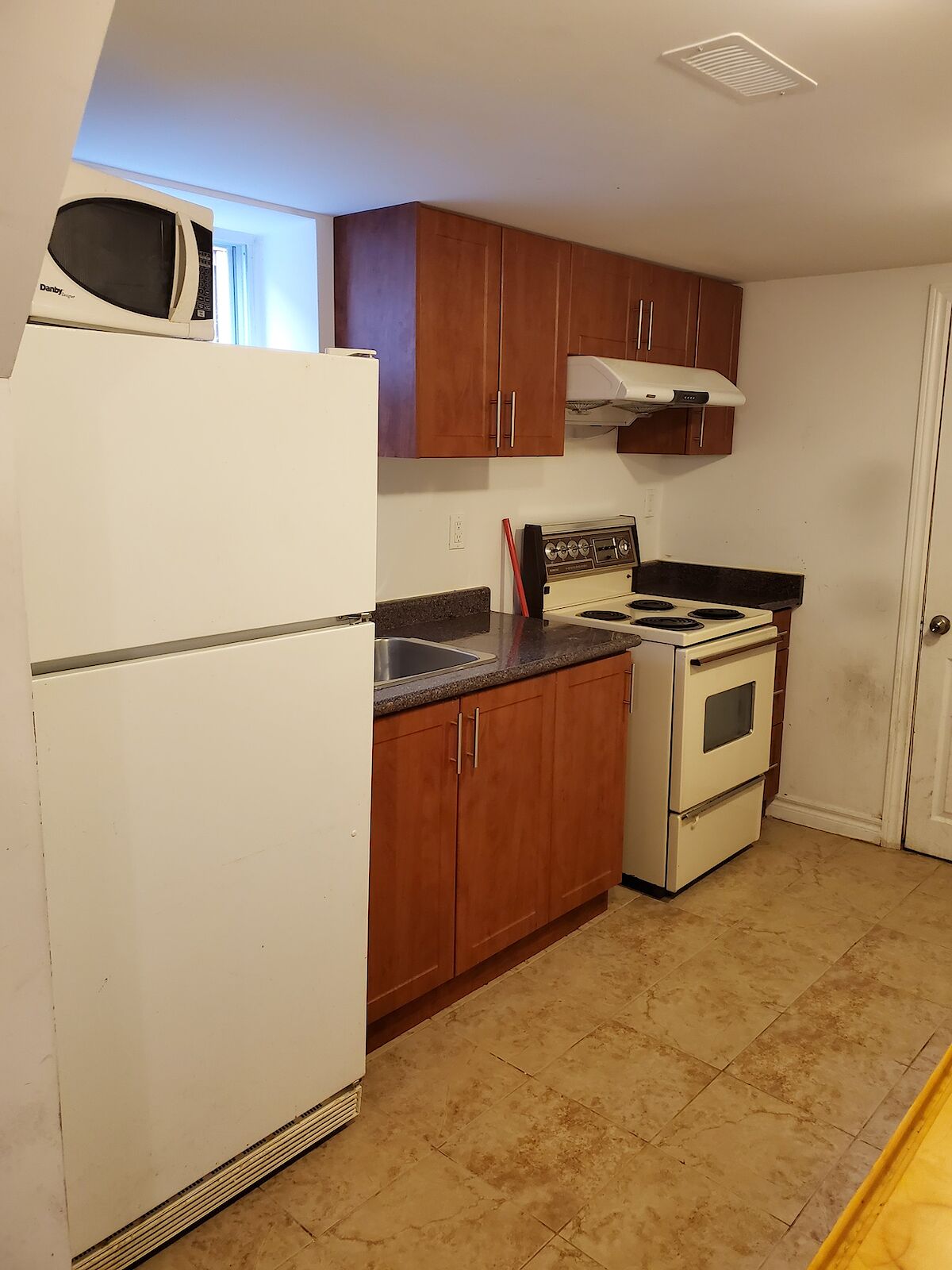 Scarborough 1 bedrooms Room For Rent for rent. Property photo: 646121-1