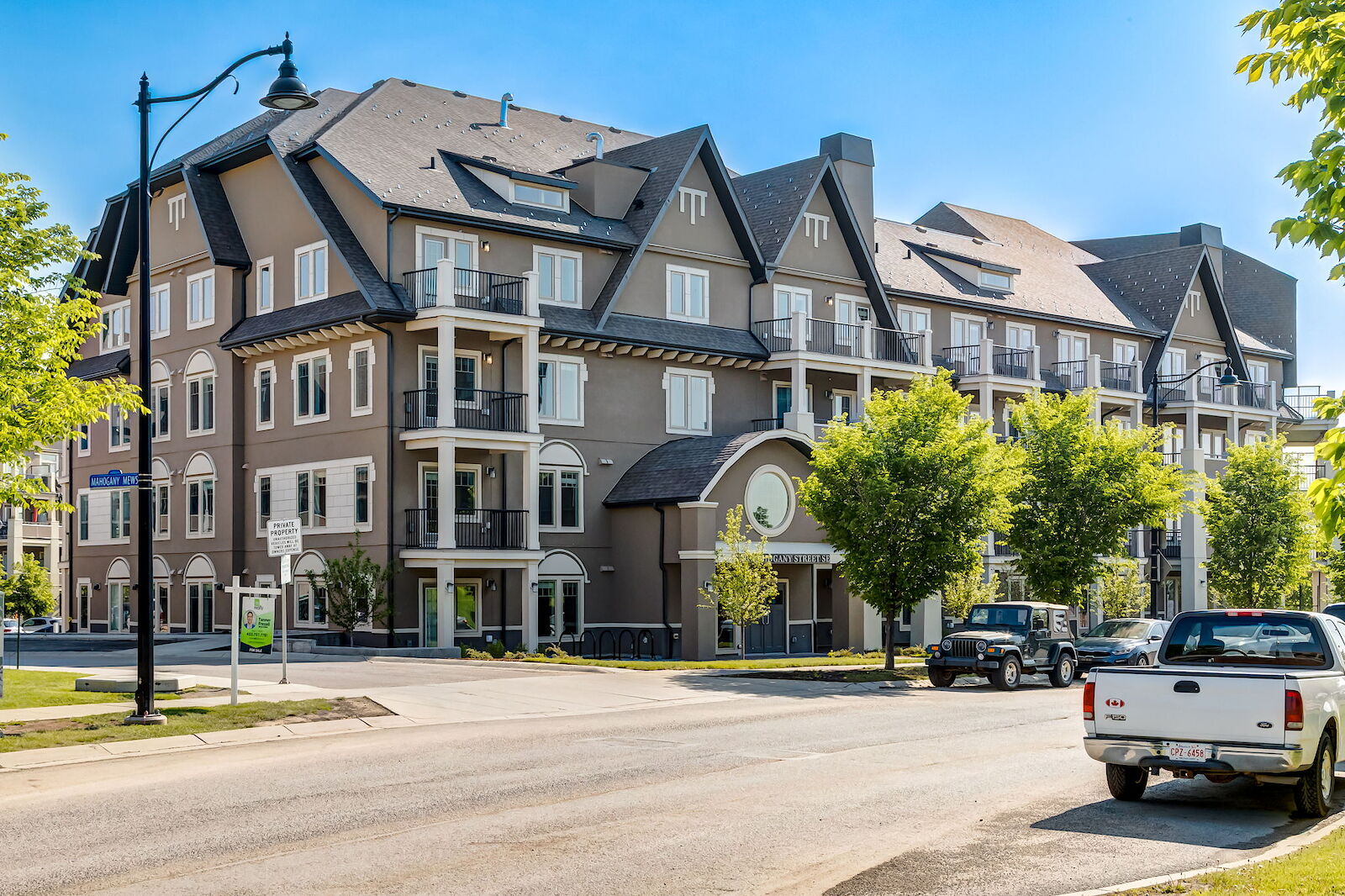 Calgary 2 bedrooms Condo Unit for rent. Property photo: 646158-1