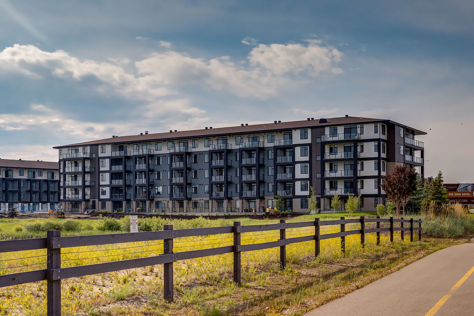 Calgary 2 bedrooms Condo Unit for rent. Property photo: 646185-1