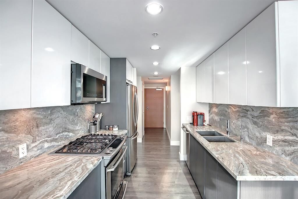 Calgary 2 bedrooms Condo Unit for rent. Property photo: 646220-1