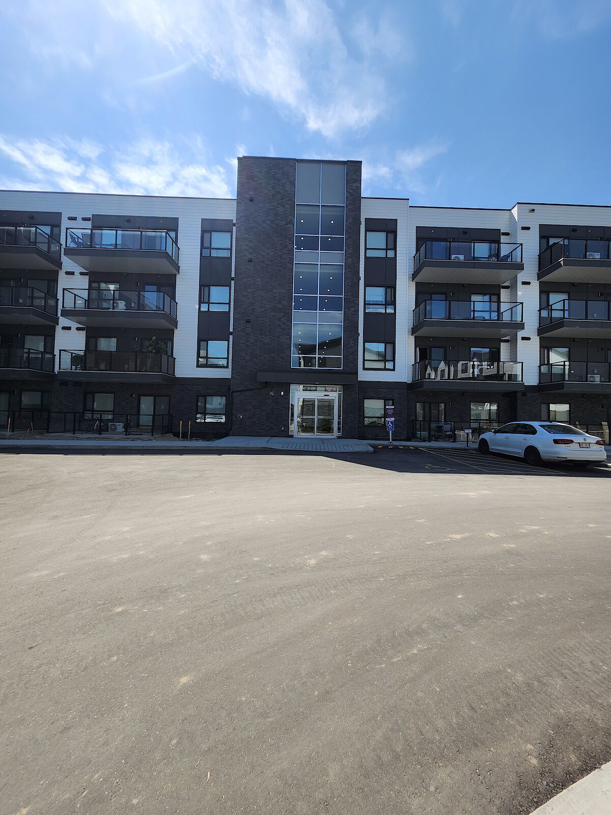 Calgary 2 bedrooms Condo Unit for rent. Property photo: 646259-1