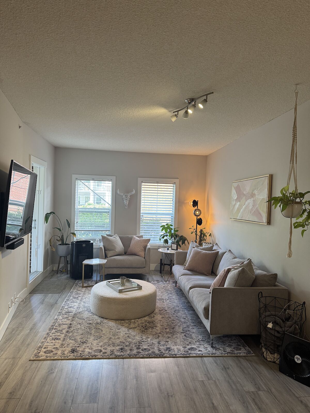 Calgary 2 + Den bedrooms Condo Unit for rent. Property photo: 646348-1