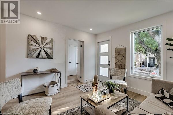 Living+room+featuring+light+wood-style+flooring+and+recessed+lighting Hamilton 2 bedrooms Townhouse for rent. Property photo: 646360-2