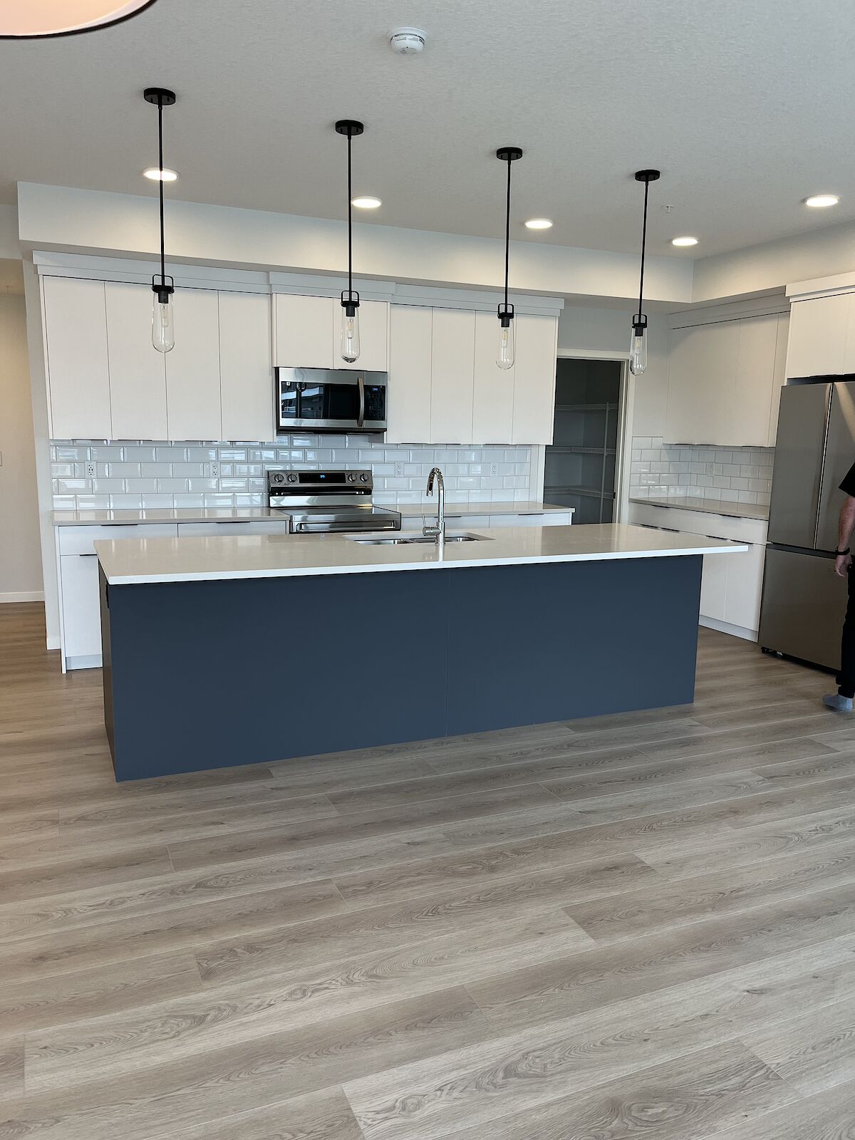 Calgary 3 bedrooms Condo Unit for rent. Property photo: 646376-1