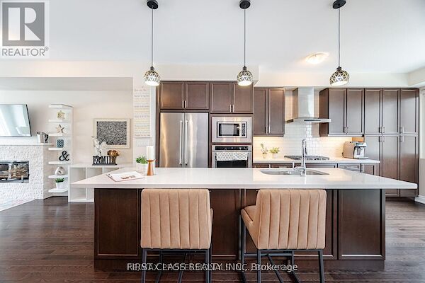 Toronto 5 bedrooms Townhouse for rent. Property photo: 646410-2