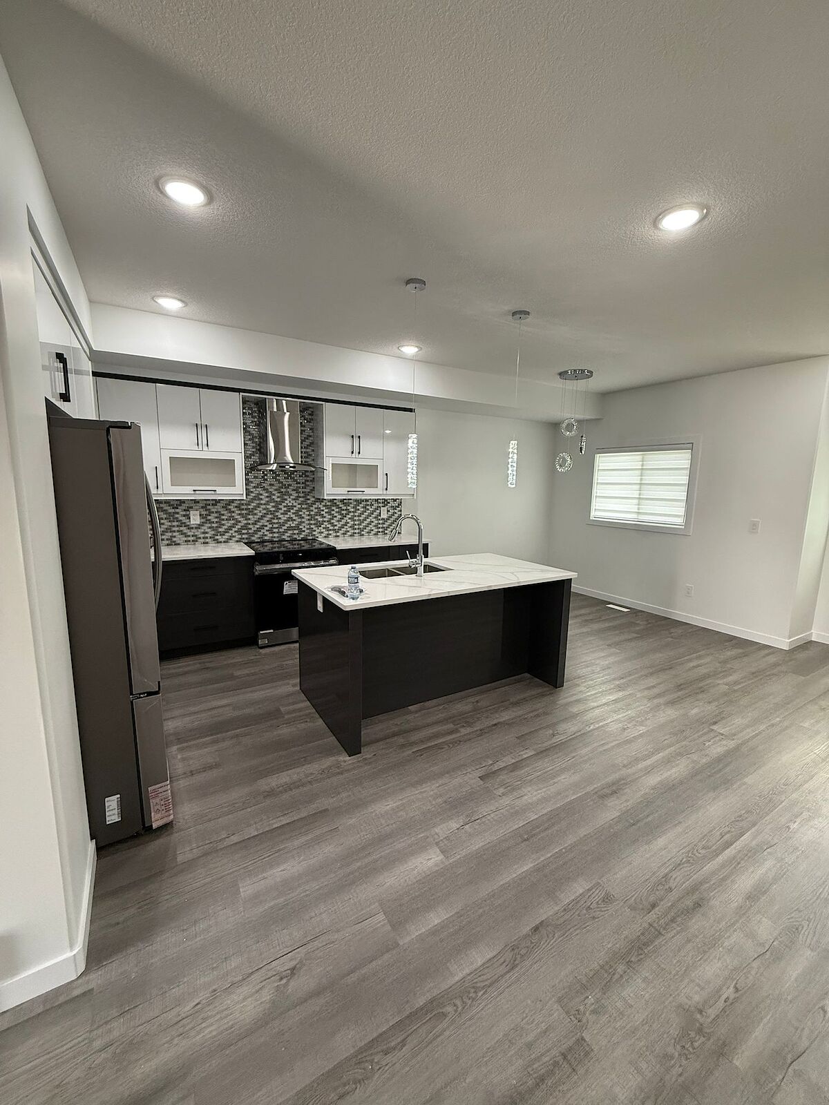 Edmonton 3 + Den bedrooms Main Floor for rent. Property photo: 646417-1