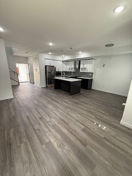 Edmonton 3 + Den bedrooms Main Floor for rent. Property photo: 646417-2
