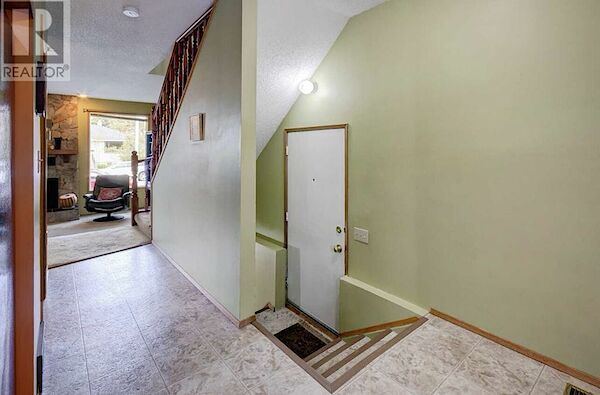 Calgary 3 + Den bedrooms House for rent. Property photo: 646529-2