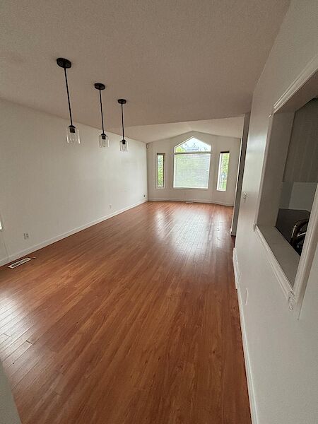Calgary 2 bedrooms Main Floor for rent. Property photo: 646732-3