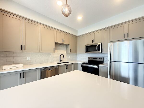 Calgary 2 bedrooms Condo Unit for rent. Property photo: 646801-2