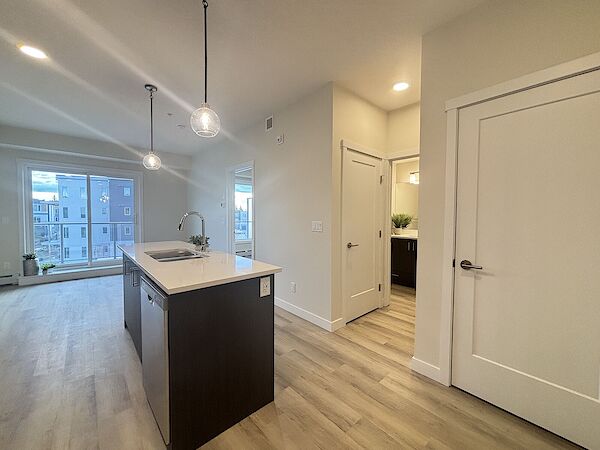 Calgary 1 bedroom Condo Unit for rent. Property photo: 646802-2