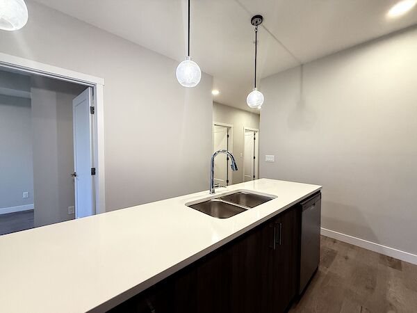 Calgary 2 bedrooms Condo Unit for rent. Property photo: 646806-3