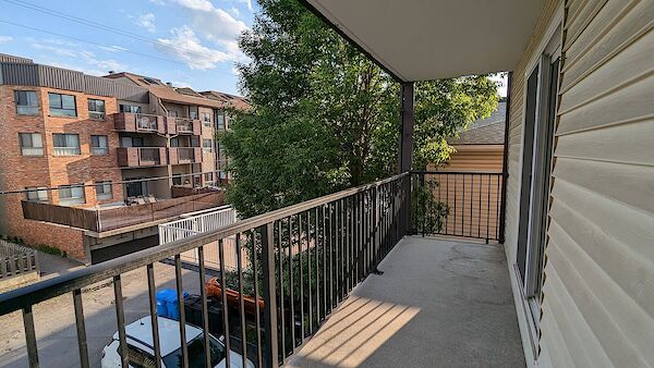 Master+bedroom+balcony Calgary 2 bedrooms Condo Unit for rent. Property photo: 646837-2