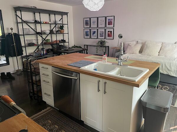 Kitchen Calgary 1 bedroom Condo Unit for rent. Property photo: 646902-3