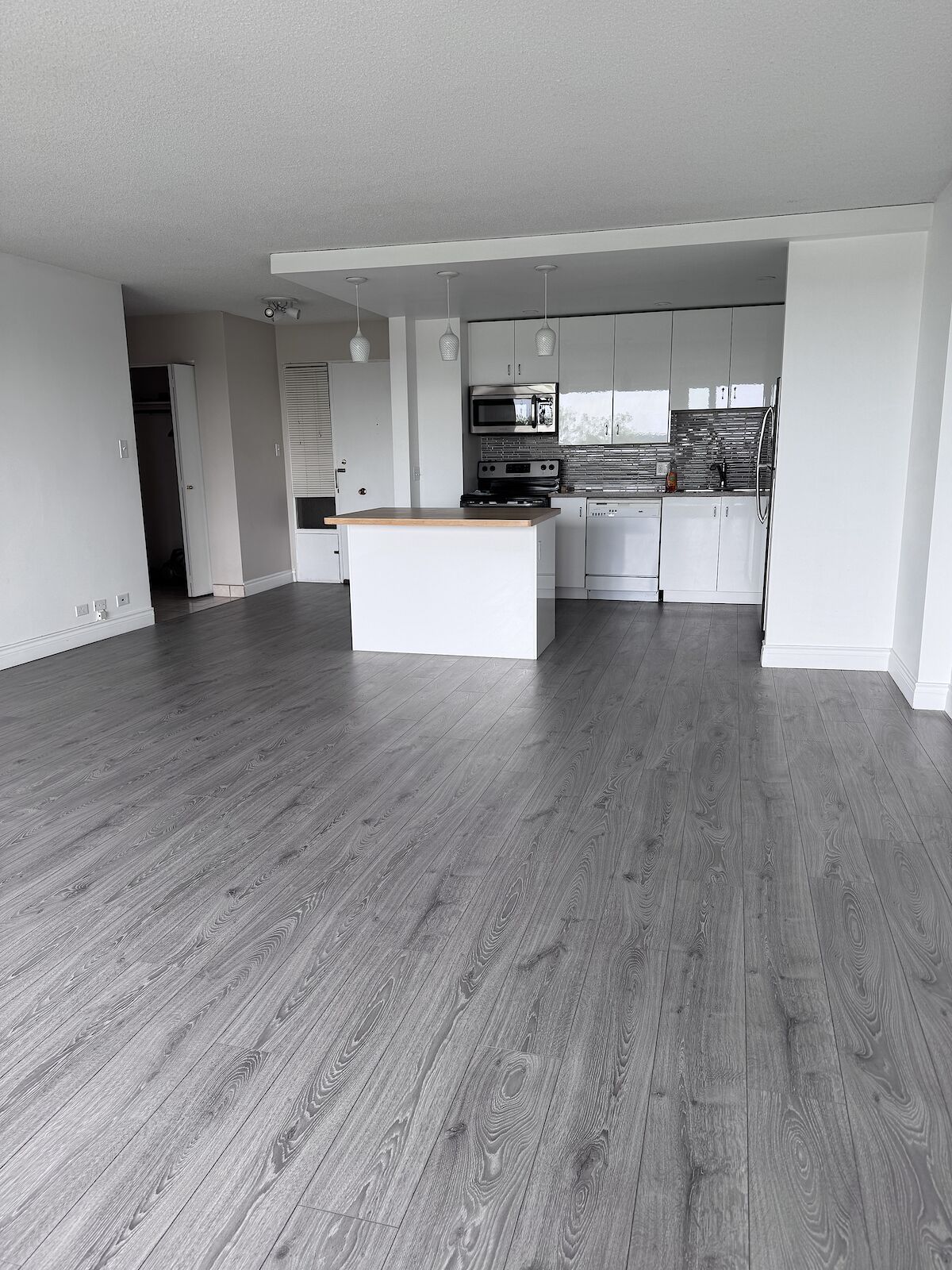 Edmonton 2 bedrooms Condo Unit for rent. Property photo: 646973-1