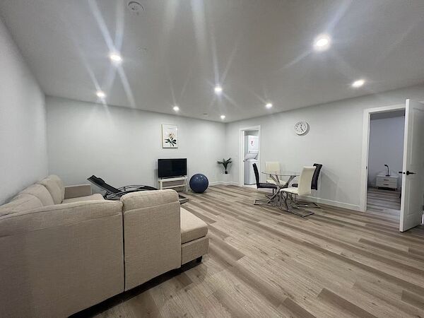 Living+room Calgary 1 bedroom Basement for rent. Property photo: 647051-3