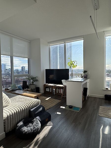 Calgary 2 bedrooms Condo Unit for rent. Property photo: 647057-3