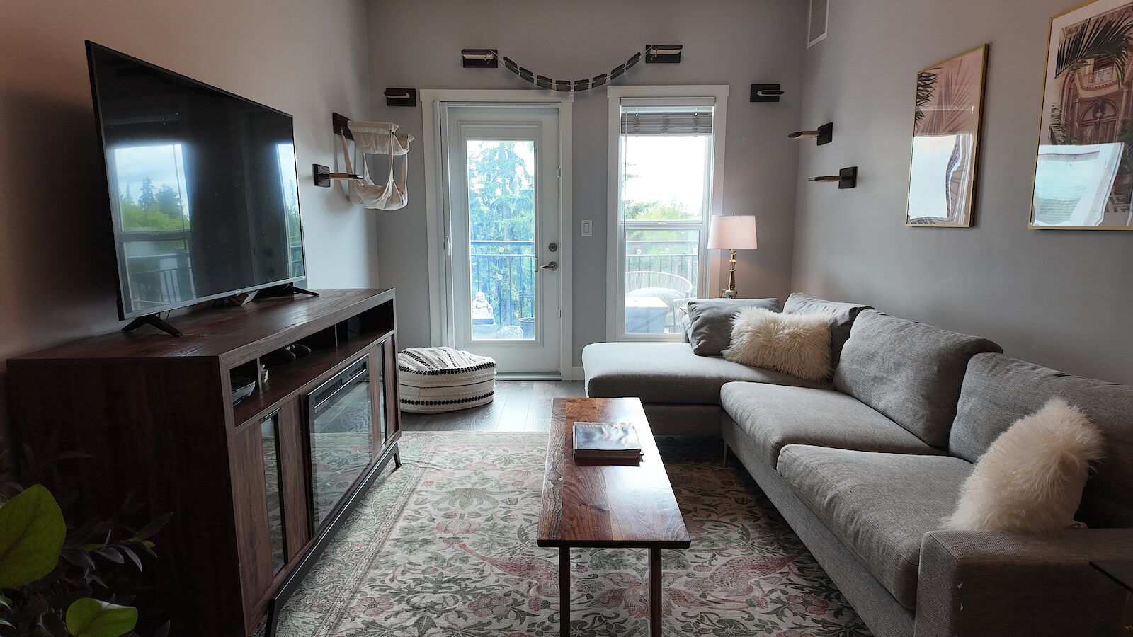 Edmonton 2 bedrooms Condo Unit for rent. Property photo: 647135-1