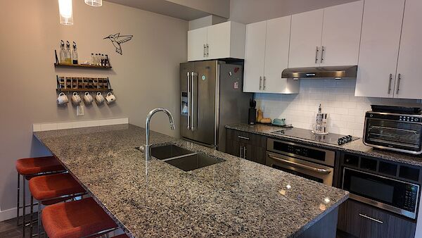 Edmonton 2 bedrooms Condo Unit for rent. Property photo: 647135-2