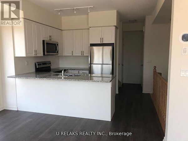 Toronto 3 bedrooms Townhouse for rent. Property photo: 647166-3