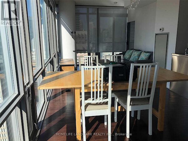 Toronto 3 bedrooms Apartment for rent. Property photo: 647174-2